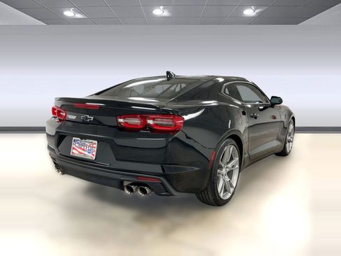 Used 2022 Chevrolet Camaro LT w/ Technology Package image 8