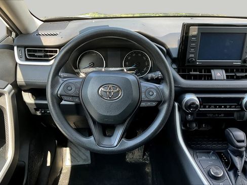 Used 2022 Toyota RAV4 XLE AWD/4WD image 12