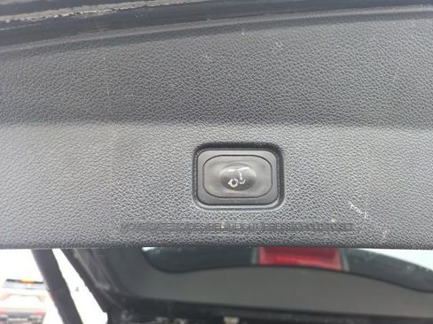 Used 2018 Ford Explorer XLT w/ Equipment Group 202A image 9