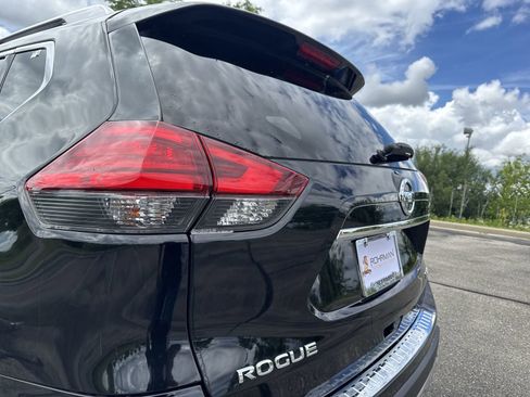 Used 2017 Nissan Rogue SV w/ SV Premium Package AWD/4WD image 27