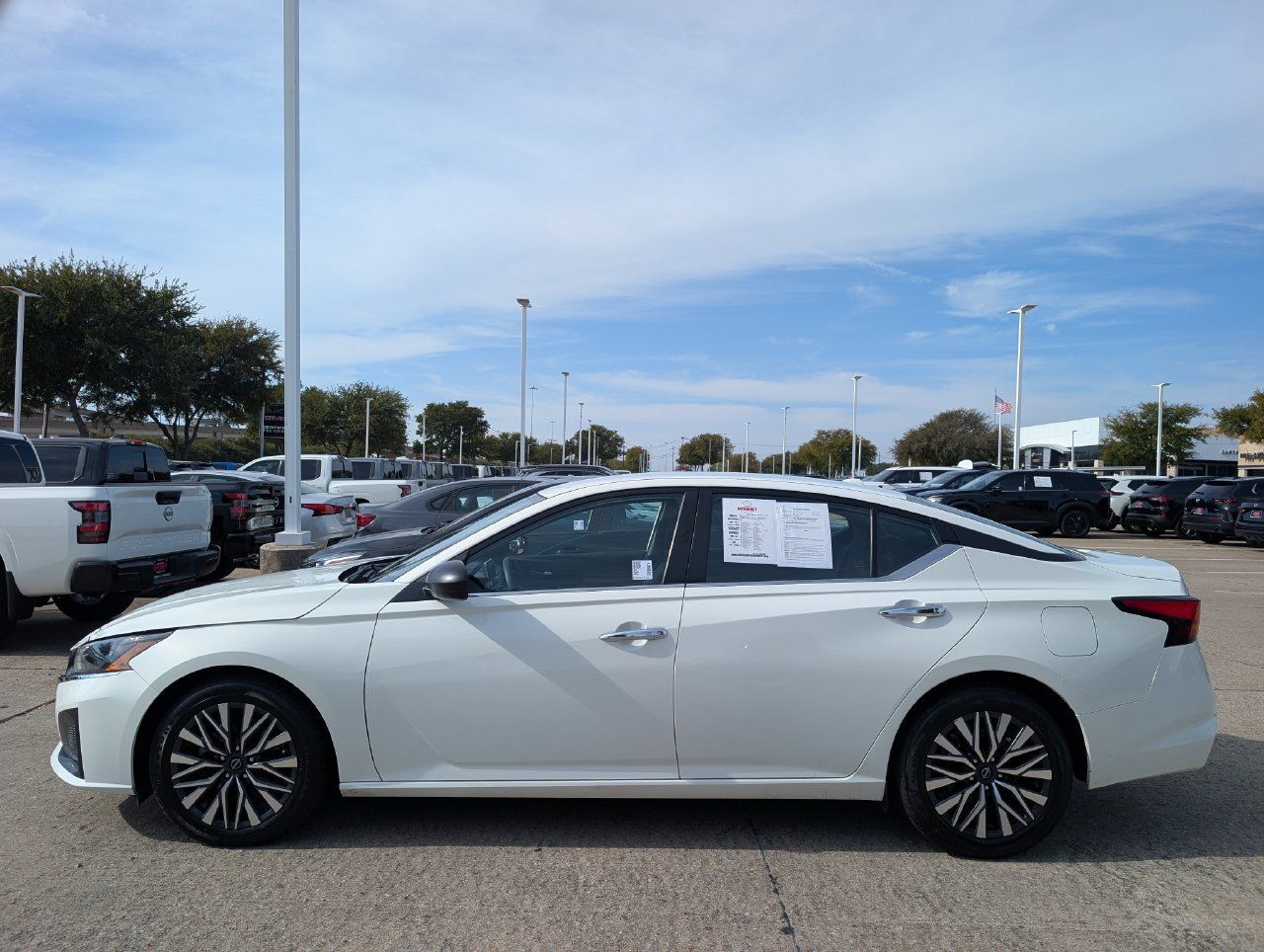 Used 2025 Nissan Altima 2.5 SV FWD image 3