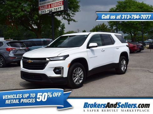 Used 2023 Chevrolet Traverse LT FWD image 1
