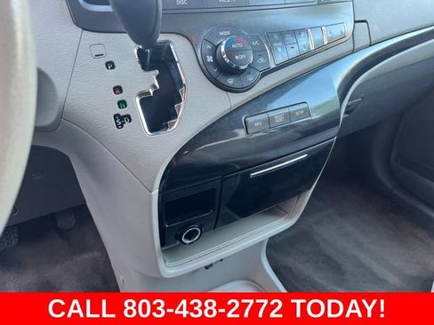 Used 2014 Toyota Sienna LE FWD image 23
