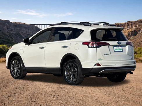 Used 2018 Toyota RAV4 Limited image 5