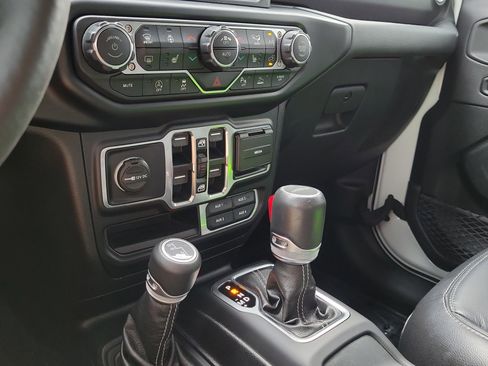 Used 2020 Jeep Gladiator Overland image 27