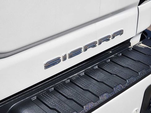 Used 2024 GMC Sierra 2500 Denali Ultimate AWD/4WD image 12