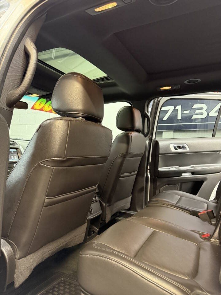 Used 2014 Ford Explorer XLT w/ Equipment Group 202A AWD/4WD image 14