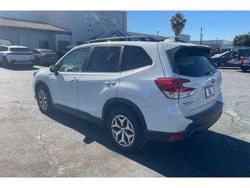 Certified 2022 Subaru Forester Premium w/ Popular Package #2 AWD/4WD image 3