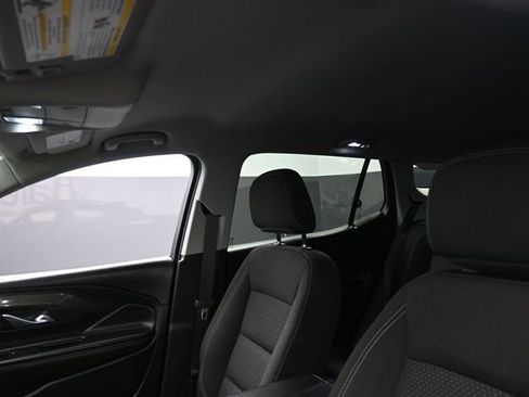 Used 2022 GMC Terrain SLE w/ Driver Convenience Package image 11