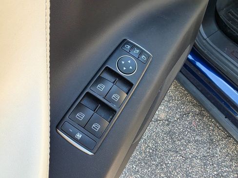 Used 2018 Tesla Model X 75D image 12