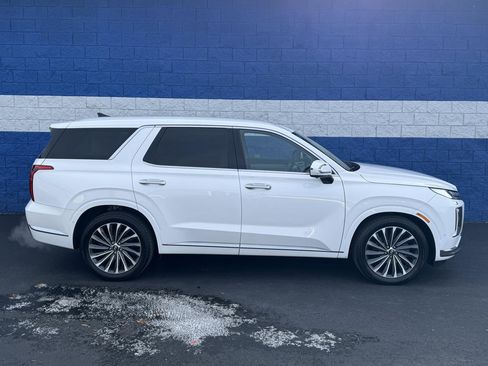 Used 2024 Hyundai Palisade Calligraphy image 2