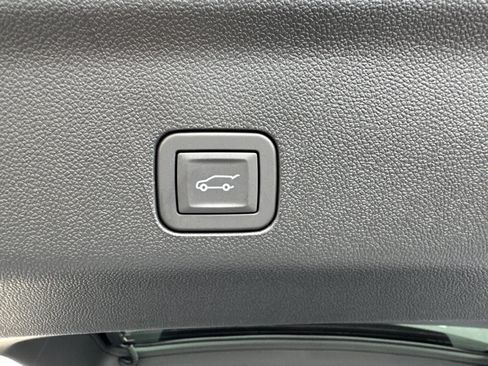 Used 2026 GMC Yukon XL Denali w/ Denali Reserve Package AWD/4WD image 11