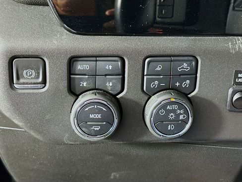 Used 2022 Chevrolet Silverado 1500 LT Trail Boss w/ Convenience Package II image 11