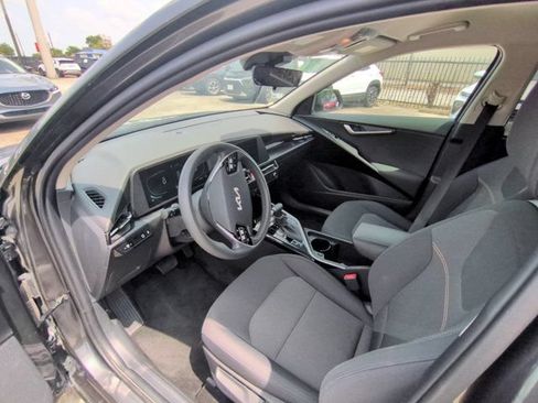 Used 2025 Kia Niro LX FWD image 15