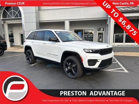 New 2025 Jeep Grand Cherokee Altitude image 1