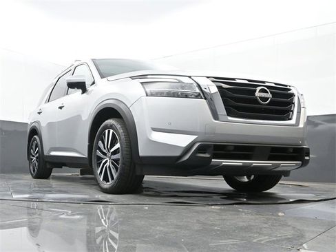 Used 2024 Nissan Pathfinder Platinum w/ Cargo Package image 26