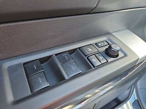 Used 2024 Toyota Tundra Platinum AWD/4WD image 21