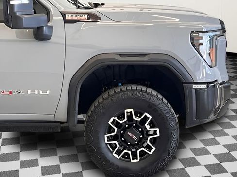 Used 2024 GMC Sierra 2500 AT4X image 7