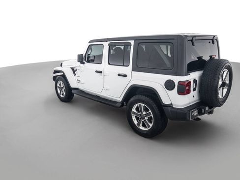 Used 2018 Jeep Wrangler Unlimited Sahara AWD/4WD image 7