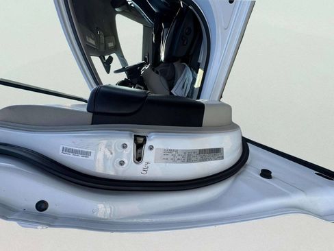 Used 2018 Chrysler Pacifica Touring-L image 15