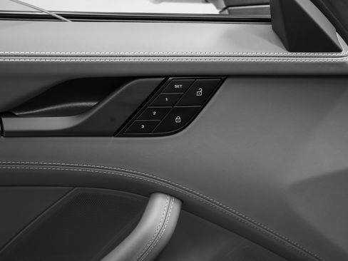 Used 2022 Porsche 911 Targa 4 GTS image 40