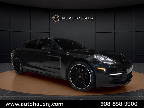 Used 2023 Porsche Panamera 4 Platinum Edition image 9