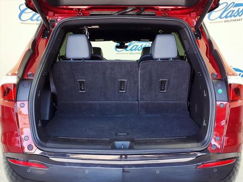 Used 2024 Buick Enclave Premium image 19