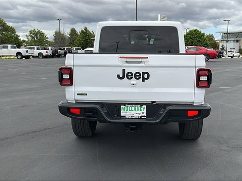 Used 2023 Jeep Gladiator Overland AWD/4WD image 4