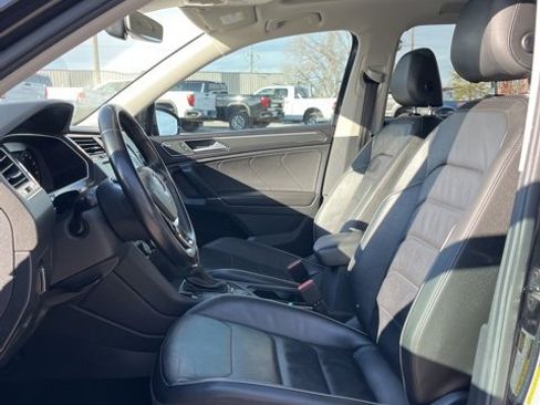 Used 2018 Volkswagen Tiguan SEL Premium image 25