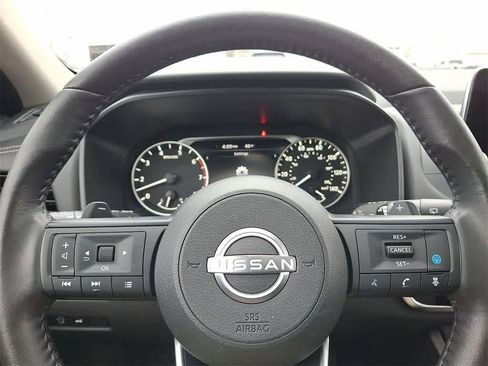 Used 2024 Nissan Rogue SV w/ SV Premium Package image 16