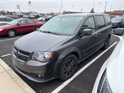 Used 2017 Dodge Grand Caravan GT image 2