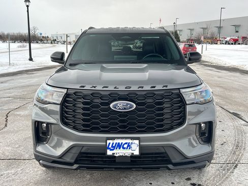 Used 2025 Ford Explorer ST-Line w/ Premium Package image 7