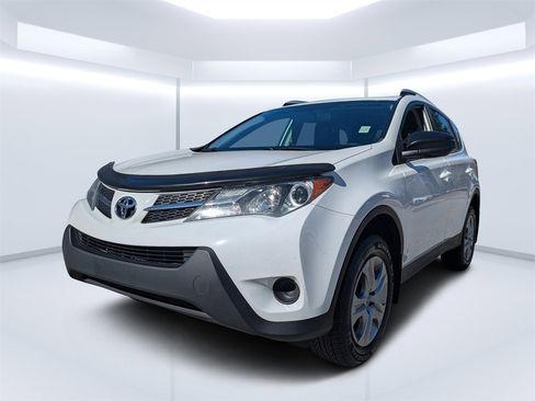 Used 2015 Toyota RAV4 LE image 7