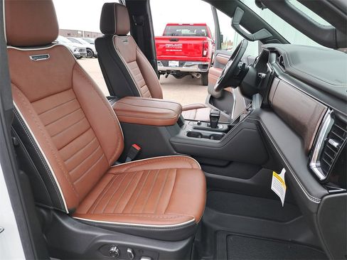 Used 2024 GMC Sierra 1500 Denali Ultimate image 10
