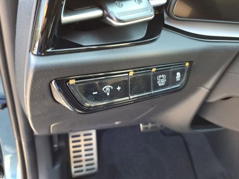 New 2025 Kia Niro EX Touring image 17