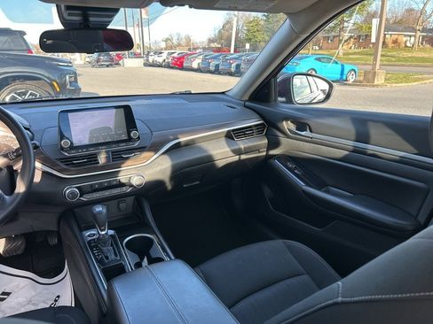 Used 2023 Nissan Altima 2.5 SV image 13