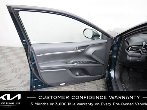 Used 2019 Toyota Camry LE w/ Convenience Package FWD image 9