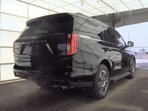 Used 2025 Ford Expedition Active image 2