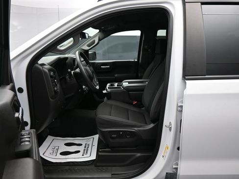 Used 2024 Chevrolet Silverado 1500 Custom Trail Boss w/ Turbomax Blackout Package AWD/4WD image 9