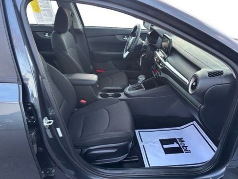 Used 2019 Kia Forte LXS image 11