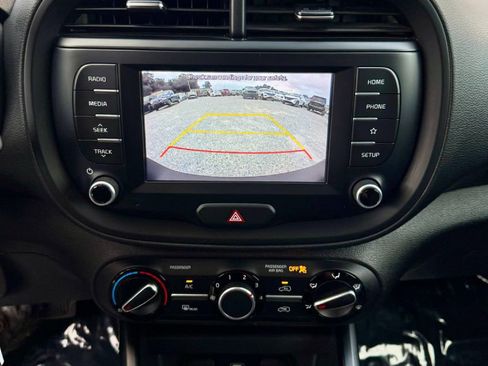 Used 2020 Kia Soul LX FWD image 18