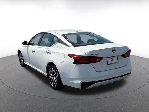 Used 2025 Nissan Altima 2.5 SV FWD image 10