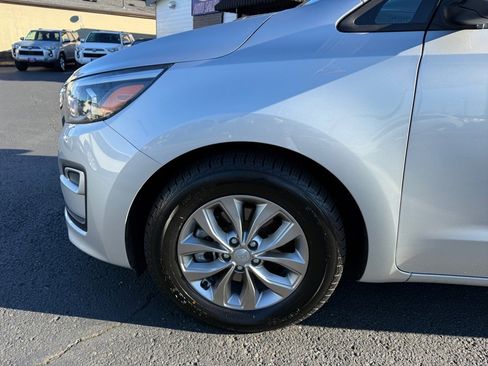 Used 2019 Kia Sedona L image 11
