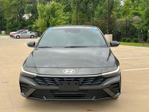 Certified 2025 Hyundai Elantra Sport FWD image 2
