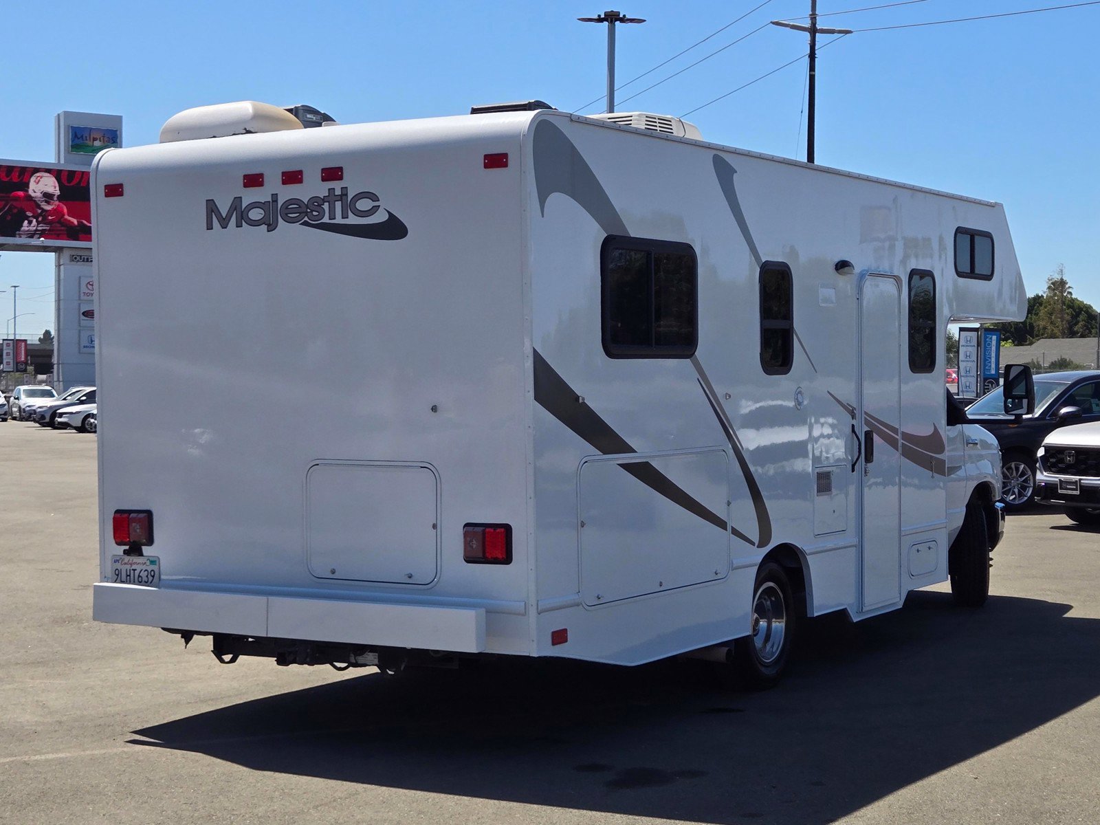 Used 2018 Ford E-350 and Econoline 350 Super Duty w/ Motorhome Prep Package RWD image 7