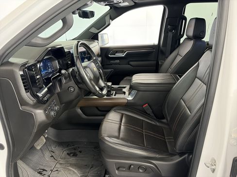 Certified 2024 Chevrolet Silverado 1500 High Country w/ High Country Premium Package AWD/4WD image 6