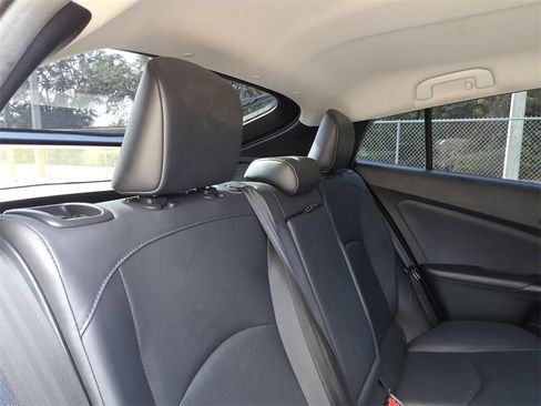 Certified 2022 Toyota Prius L Eco image 18