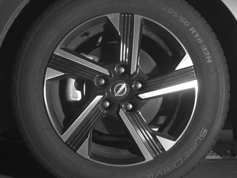 Used 2025 Nissan Sentra SV FWD image 12