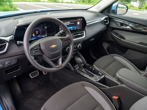 Used 2024 Chevrolet TrailBlazer LT w/ Driver Confidence Package AWD/4WD image 4