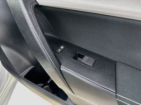 Used 2019 Toyota Corolla LE FWD image 30